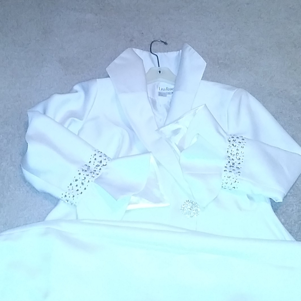 Two piece suit - Picture 1 of 4